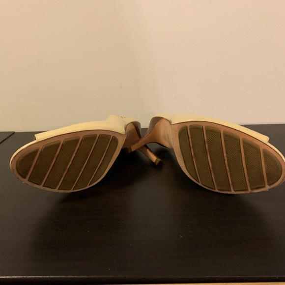 Cole Haan Air Talia OT Sling 90 in Palomino Patent Leather (cream color), US 10B - Picture 4 of 5